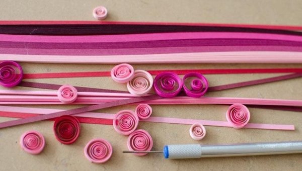 How to make cards March 8 with simple roll paper Picture 3