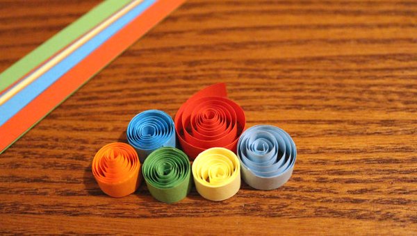 How to make cards March 8 with simple roll paper Picture 7