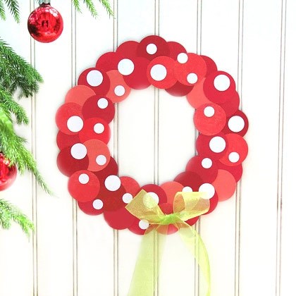How to make Christmas wreaths with beautiful and simple wall stickers with colored paper Picture 3