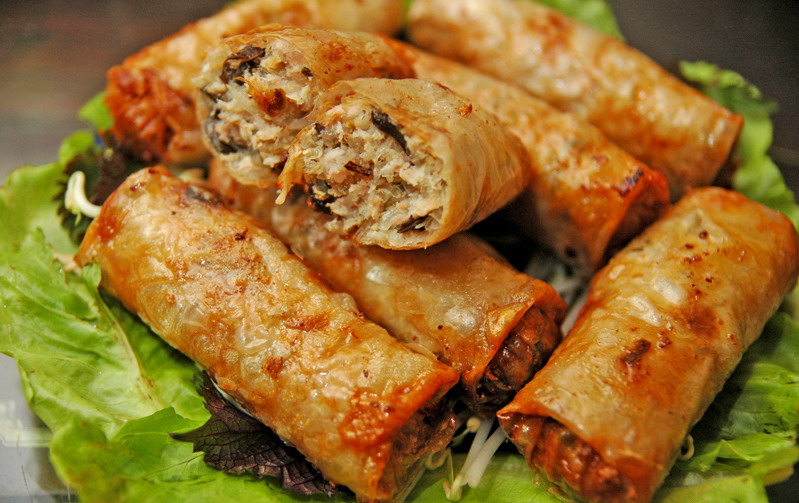 How to make delicious traditional spring rolls Picture 5