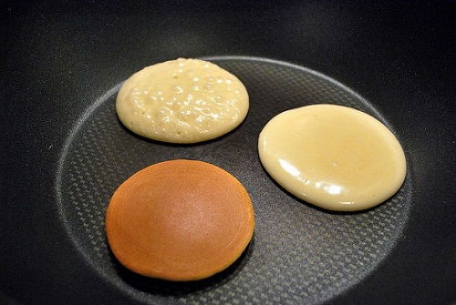 How to make Doremon donuts (Dorayaki cake) with convenient mixes Picture 4