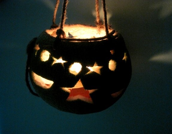 How to make lanterns from simple pomelos to welcome Mid-Autumn Festival Picture 4