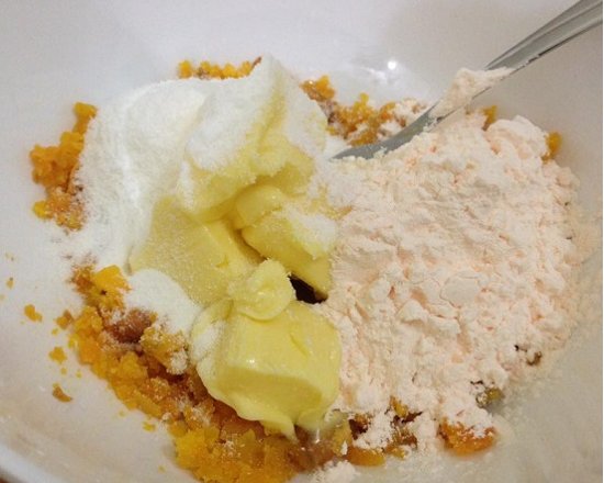 How to make moon cake with moon cake with salted eggs Picture 2