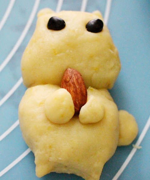 How to make moon cakes into lovely animals Picture 3