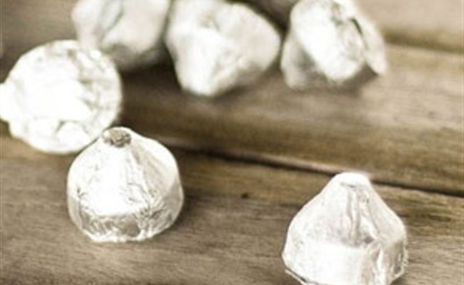 How to make romantic chocolate flower pots for girlfriends on October 20 Picture 1