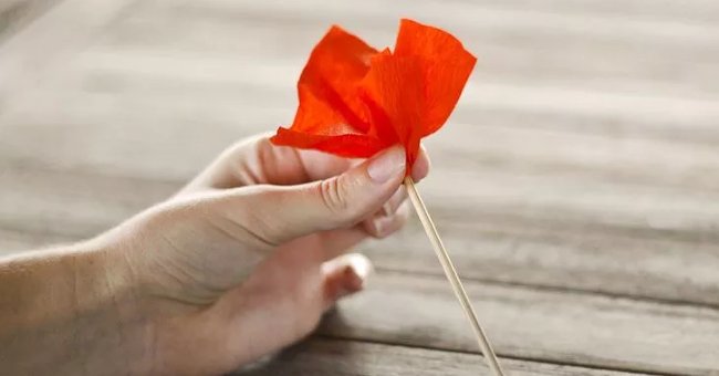 How to make romantic chocolate flower pots for girlfriends on October 20 Picture 3