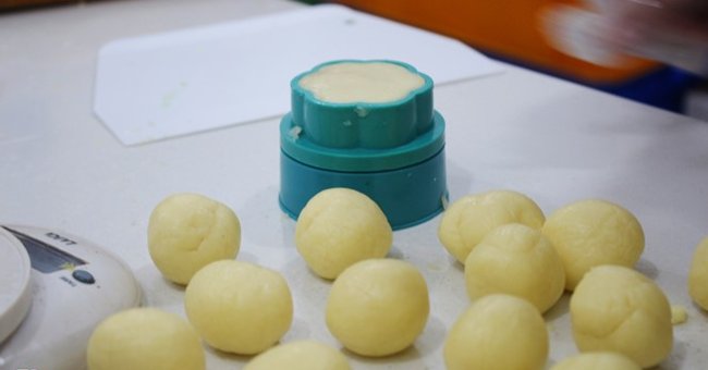 How to make Singaporean cold moon cakes Picture 5