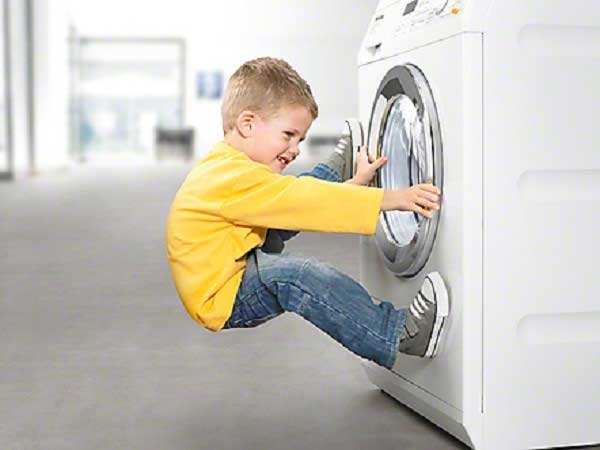 How to open a horizontal door washer safely while washing Picture 2