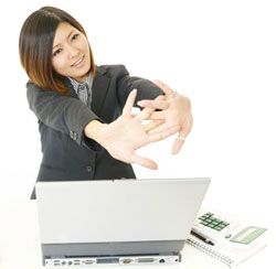 How to prevent harms when using a long-term laptop Picture 10