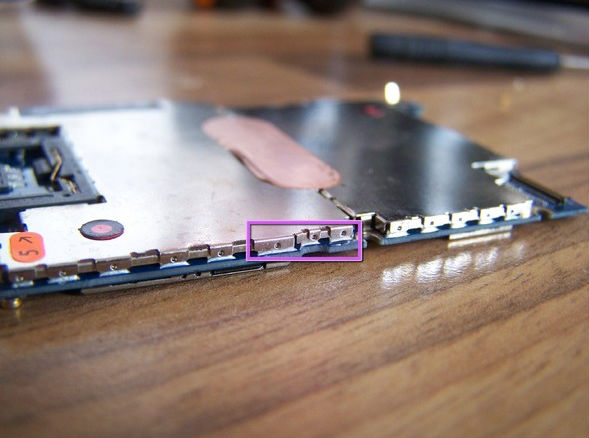 How to remove and repair iPhone contaminated with water and liquid Picture 10