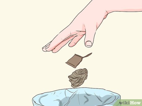 How to Remove Smells from Your Purse Picture 1