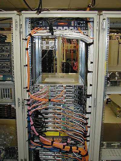 How to stack cable bundles in the server room Picture 10
