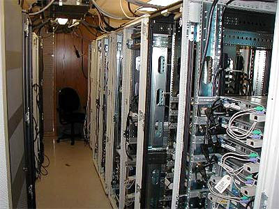 How to stack cable bundles in the server room Picture 4