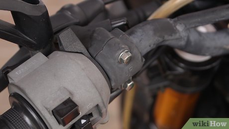 How to Start a Motorcycle Picture 12