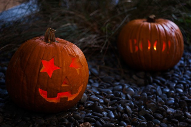 How to trim super simple pumpkins to decorate for Halloween night Picture 15