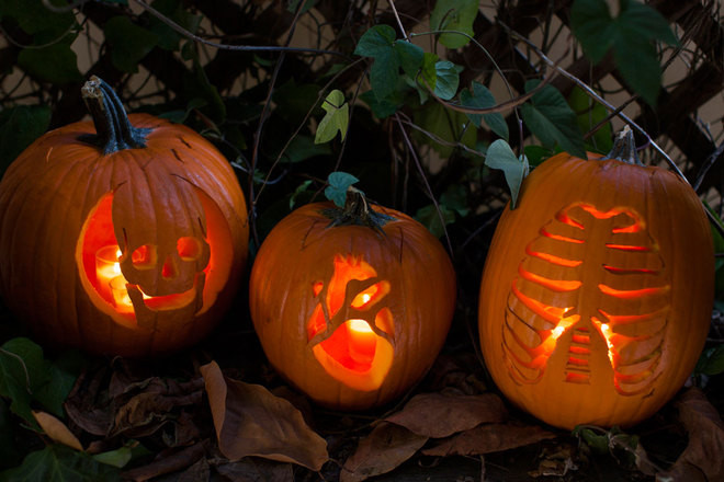 How to trim super simple pumpkins to decorate for Halloween night Picture 18