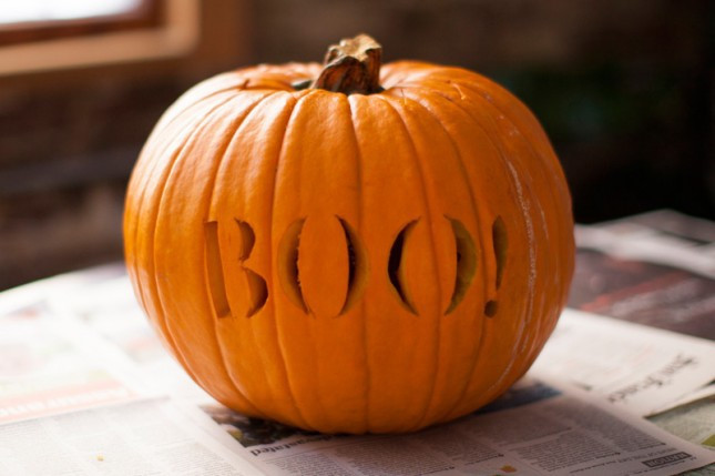 How to trim super simple pumpkins to decorate for Halloween night Picture 9