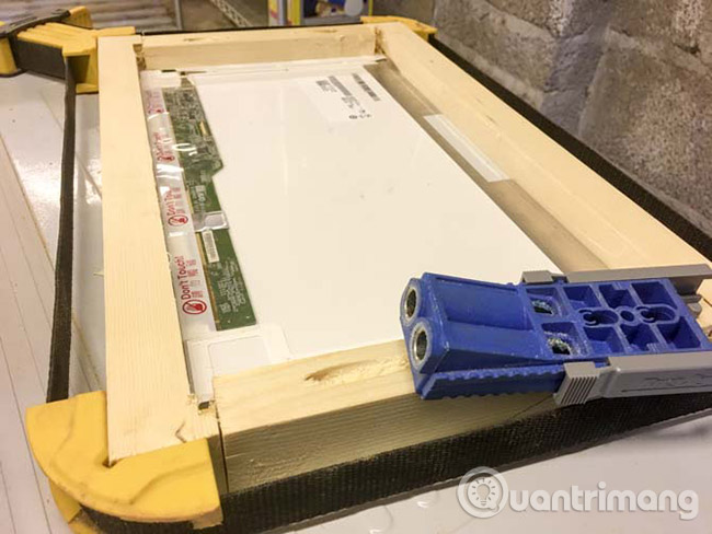 How to turn an old laptop screen into a magic mirror Picture 6