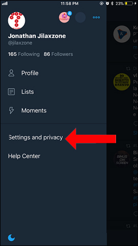 How to turn on the dark background interface on iPhone applications Picture 3