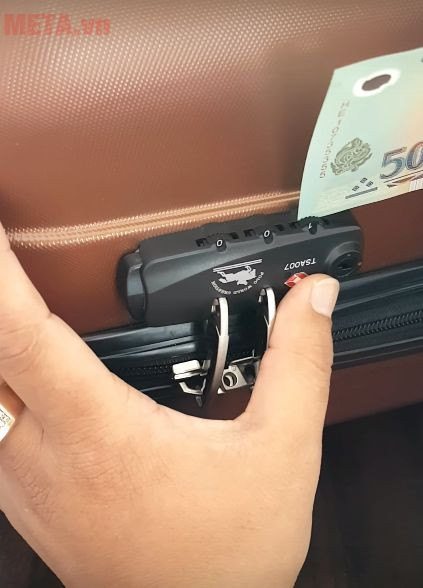 How to unlock 3-digit suitcase without password Picture 2