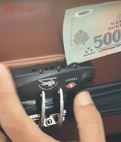 How to unlock 3-digit suitcase without password Picture 3