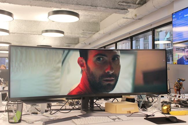 How will websites, YouTube and apps show up on this super-wide screen with this 32: 9 ratio? Picture 25