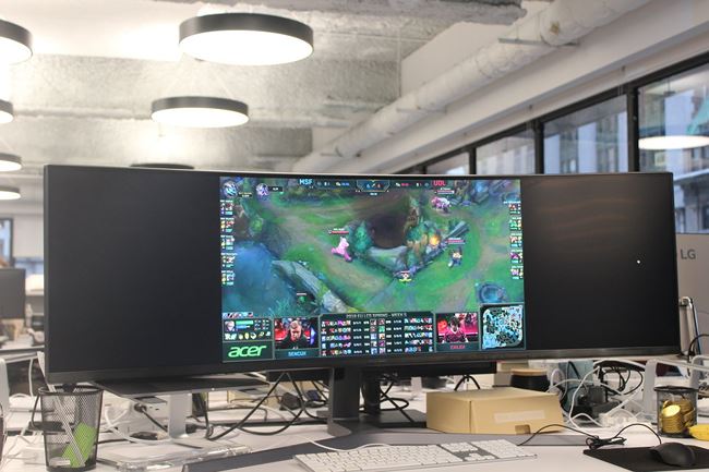 How will websites, YouTube and apps show up on this super-wide screen with this 32: 9 ratio? Picture 29