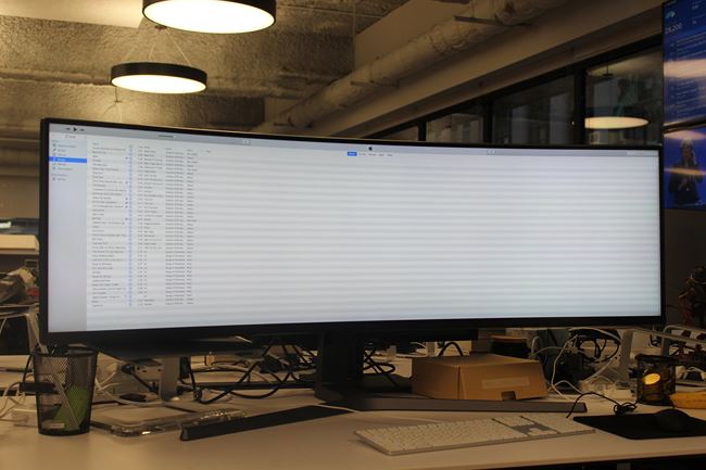 How will websites, YouTube and apps show up on this super-wide screen with this 32: 9 ratio? Picture 32