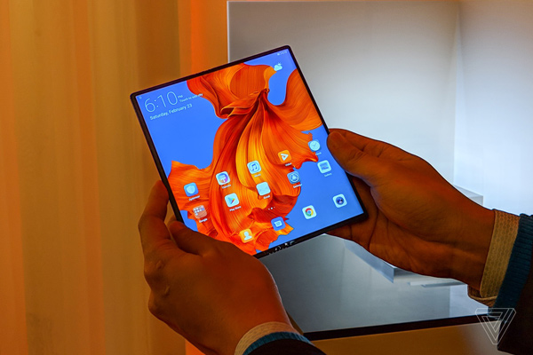 Huawei has just launched Mate X, a compact, beautiful screen smartphone, 5G connection and slimmer than Galaxy Fold Picture 1