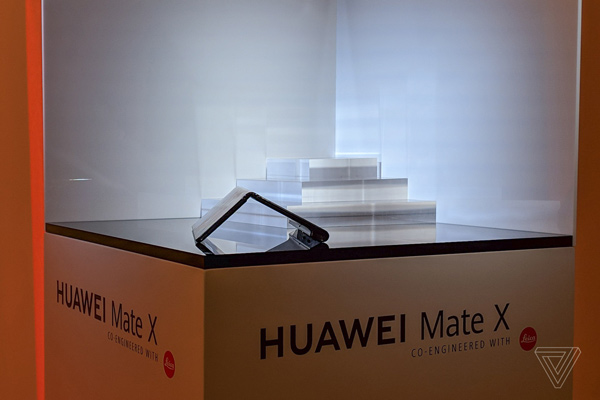 Huawei has just launched Mate X, a compact, beautiful screen smartphone, 5G connection and slimmer than Galaxy Fold Picture 12