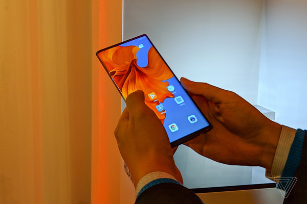 Huawei has just launched Mate X, a compact, beautiful screen smartphone, 5G connection and slimmer than Galaxy Fold Picture 2