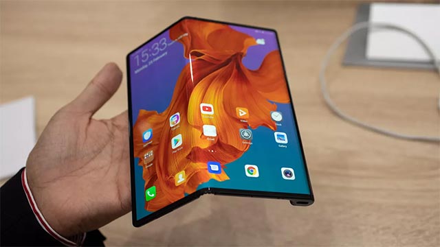 Huawei Mate X immediately sold out less than a minute after launch in China Picture 1