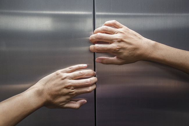 If suddenly caught in an elevator, you need to remember these things! Picture 8