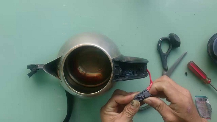 If the kettle is broken, should it be repaired and used? - TipsMake.com