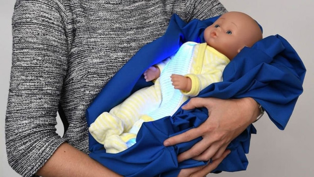 Illuminated pajamas against newborn jaundice Picture 1