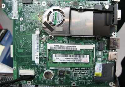 Inside and out of the small laptop Acer Aspire One Picture 10