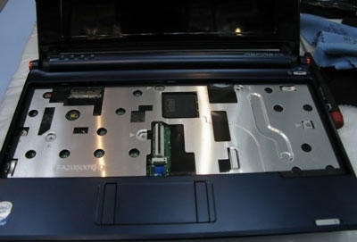 Inside and out of the small laptop Acer Aspire One Picture 7