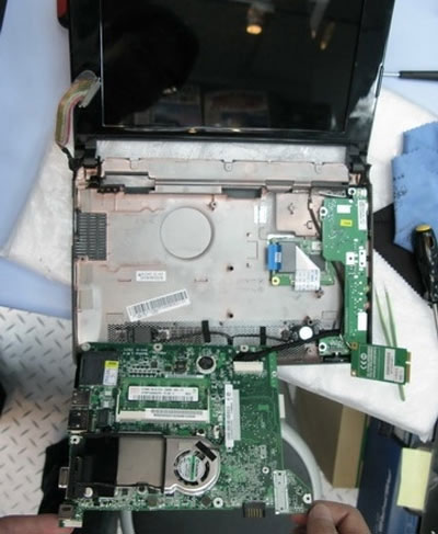 Inside and out of the small laptop Acer Aspire One Picture 9