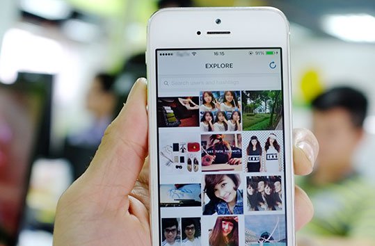 Instagram updates display photos of friends in the discovery frame Picture 1