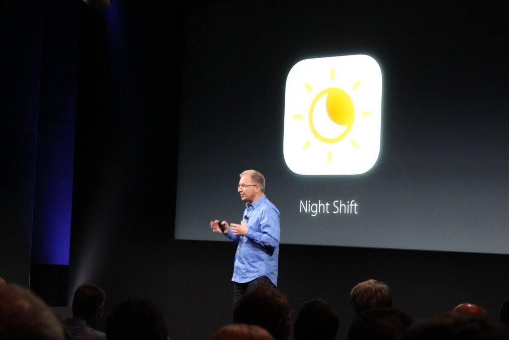 Instructions for activating Night Shift on iOS 9.3 Picture 2