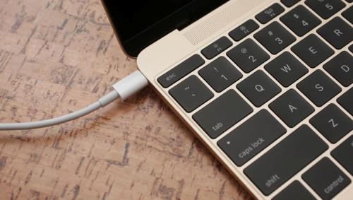 Instructions for connecting two monitors on the MacBook Picture 1