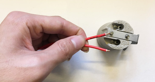 Instructions for homemade bath heating lamps simple and safe with just over VND 100,000 Picture 2