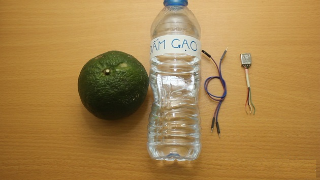 Instructions for making backup batteries from an orange, charging nearly 40% of the battery for iPhone Picture 2