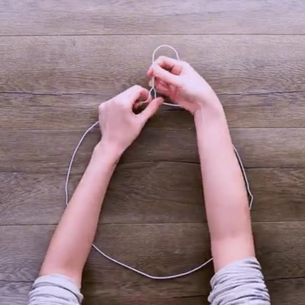 Instructions for making laurels from old sweaters and clothes hangers Picture 11