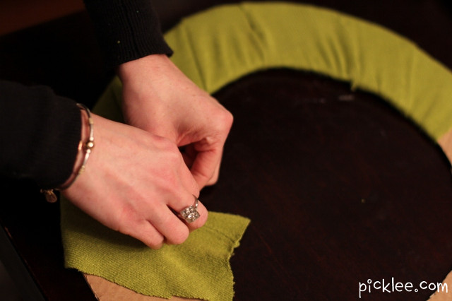 Instructions for making laurels from old sweaters and clothes hangers Picture 3