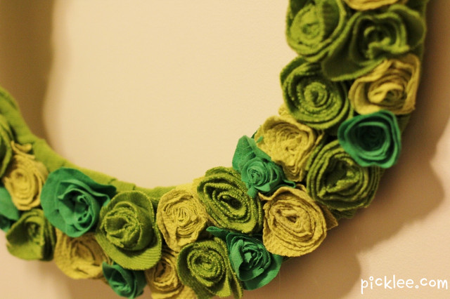 Instructions for making laurels from old sweaters and clothes hangers Picture 8