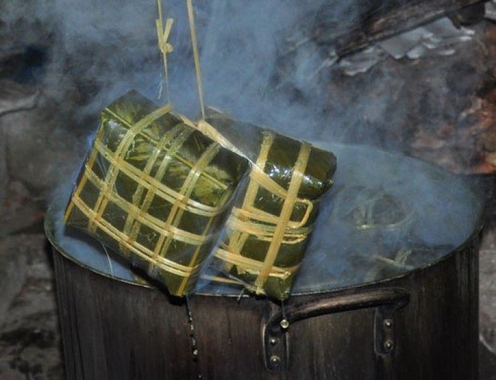 Instructions on how to pack traditional, beautiful square cakes for Tet Picture 20