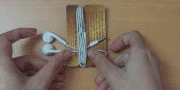 Instructions on how to wrap beautiful headphones without getting tangled Picture 8