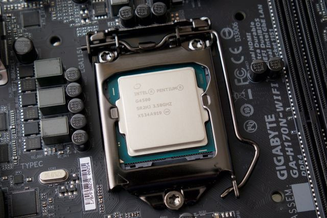 Intel will stop releasing patches for the Specter v2 security hole on some older CPUs Picture 2