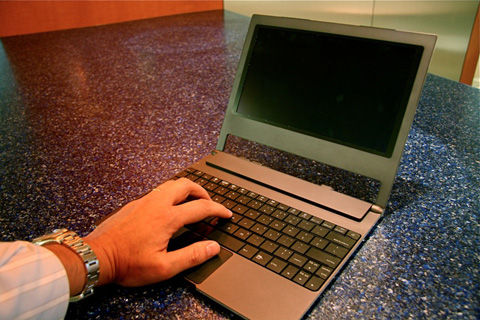 Intel's thin 14mm netbook Picture 3